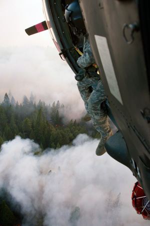 The California Army National Guard’s 1-140th Aviation Battalion fighting the Rim Fire near Yosemite, Aug. 22, 2013. 