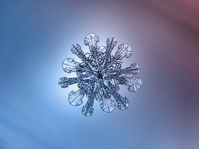 An Alexey Kljatov snowflake photographed though method 2/