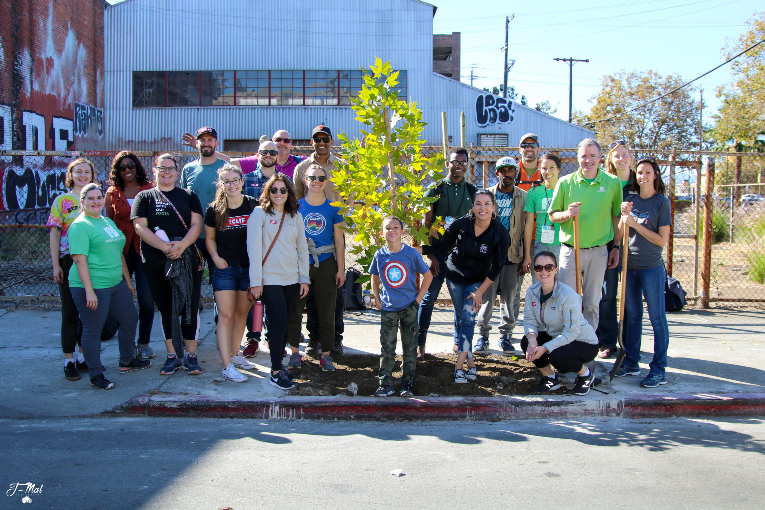 American Forests worked with partners and conference attendees to plant 20 trees in the city of Oakland, Calif. during the 2019 VERGE Carbon conference.