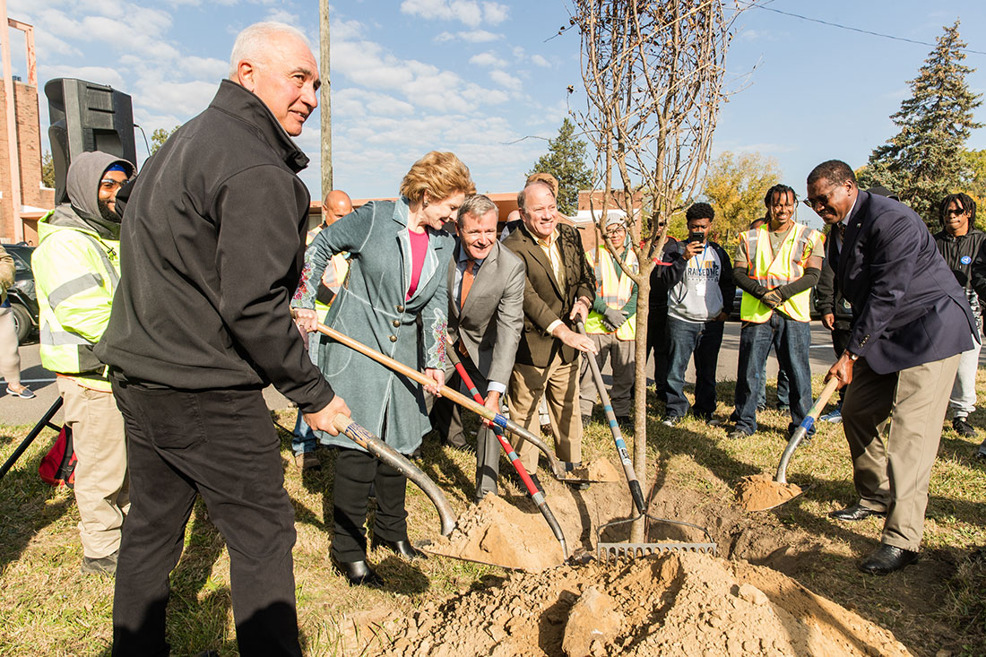 (From L to R) Jerry Norcia, DTE Energy CEO; Senator Debbie Stabenow; Jad Daley, American Forests president and CEO; City of Detroit Mayor Mike Duggan; several DTEP Flex Crew members, including Coleman; and Undersecretary Homer Wilkes help plant trees in the median of Oakman Boulevard at the DTEP launch event on Oct. 11, 2022.